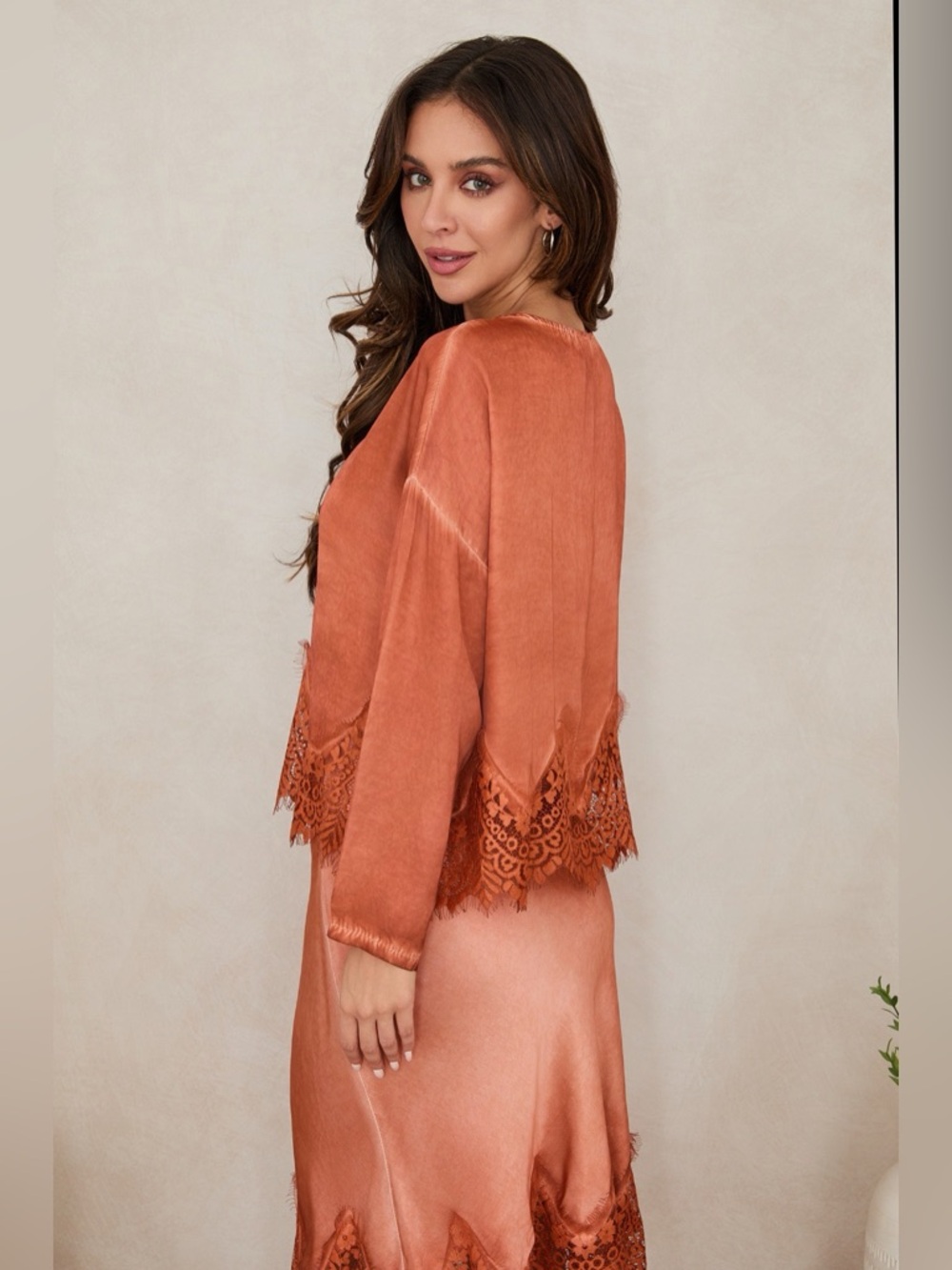 (235139/23239-RUST) LACE HEM VISCOSE CREW NECK LONG SLEEVE - Picture 3 of 3